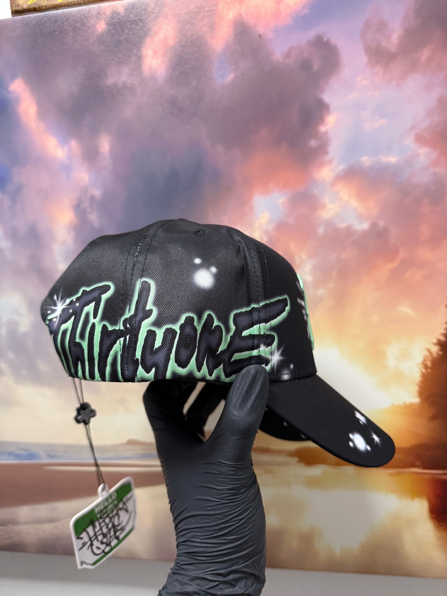 31 hats - graffiti- cubre polvo y llavero.