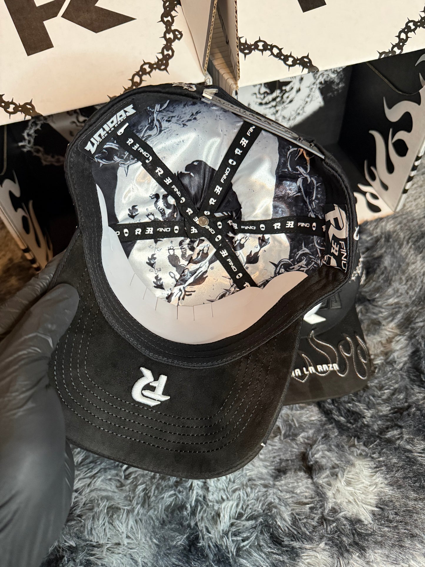 31 hats, Barbas Hats, Fino & Fuerza R - Fuerzas Unidas