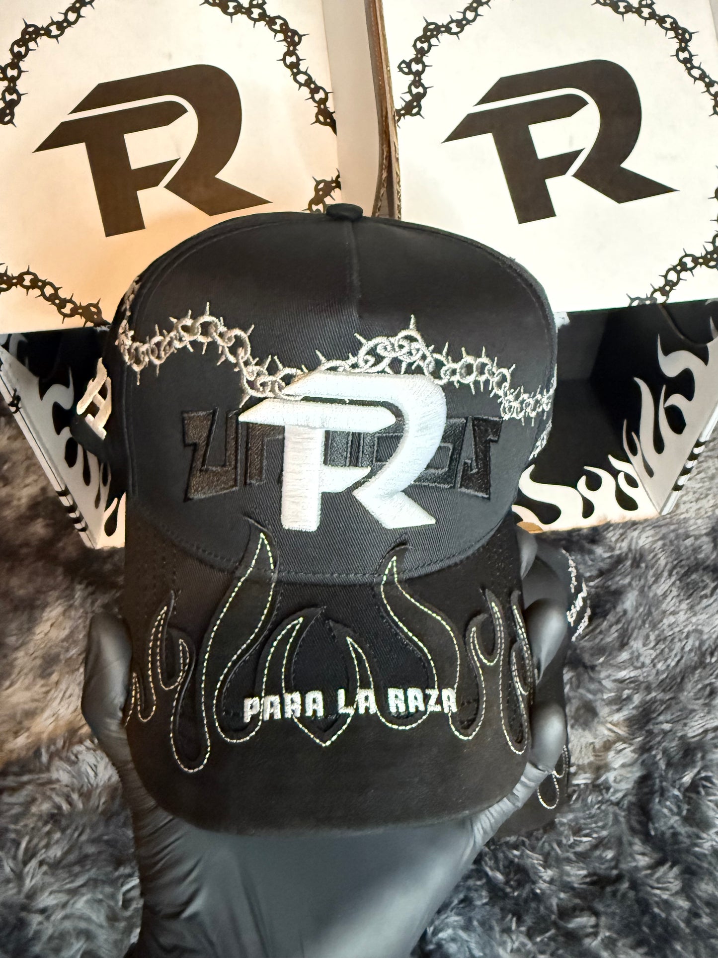 31 hats, Barbas Hats, Fino & Fuerza R - Fuerzas Unidas